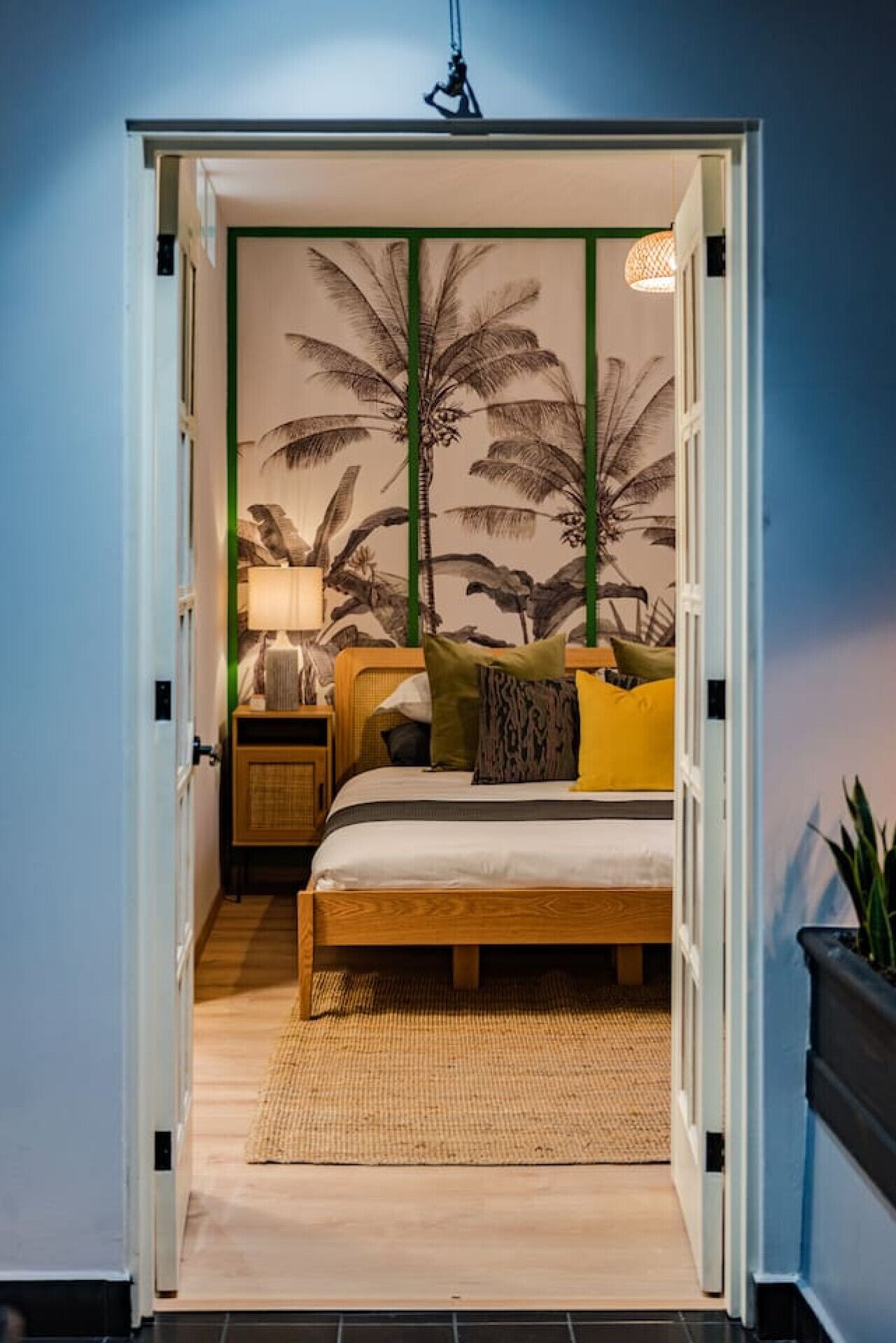 8 bedrooms, desk, iron/ironing board, travel crib