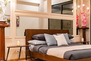 4 bedrooms, desk, iron/ironing board, travel cot