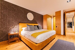 2 bedrooms, desk, iron/ironing board, travel cot - Terrace Oasis: Colorful Condesa Apartment (Ciudad de México)