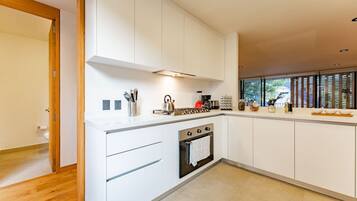 Fridge, microwave, oven, stovetop