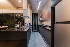 Fridge, microwave, oven, stovetop