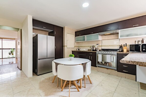 Fridge, microwave, oven, stovetop