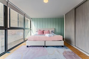 4 bedrooms, desk, iron/ironing board, travel crib