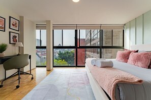 4 bedrooms, desk, iron/ironing board, travel crib