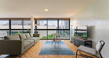 Spacious Apartment with Mid-Century Charm