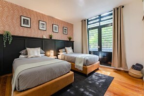 5 bedrooms, desk, iron/ironing board, travel crib