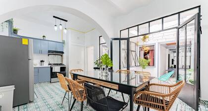 Roma Vibes, Walk to Top Bars, Chill Patio & Ping Pong Spot