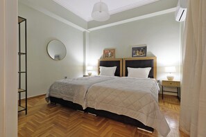 3 bedrooms, in-room safe, desk, iron/ironing board