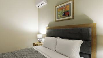 3 bedrooms, in-room safe, desk, iron/ironing board