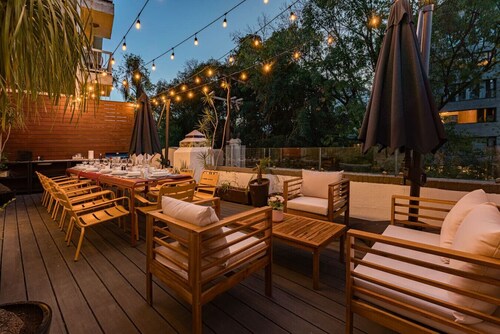 Vibrant Ámsterdam Retreat with Rooftop BBQ