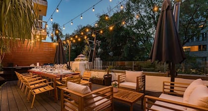 Vibrant Ámsterdam Retreat with Rooftop BBQ