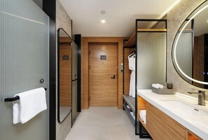 Bathroom - Mercure Guangzhou Baiyun International Airport (Guangzhou)