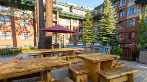 Outdoor dining - Marriott Timber Lodge Resort. Prime Location. Condo 2BR/2BR. Parking included (South Lake Tahoe)