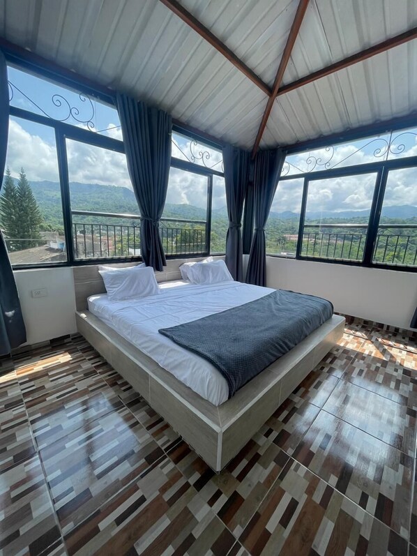 Habitación Deluxe, vista a la colina | Wifi gratis 