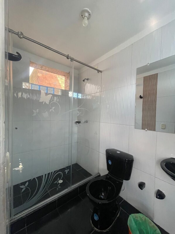 Chambre Confort double | Salle de bain