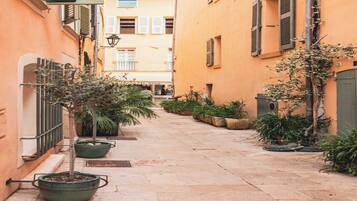 Enceinte de lâhĂ©bergement