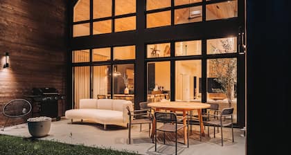 Luxurious Forest Retreat near Tremblant