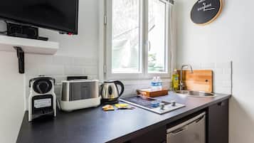 Réfrigérateur, plaque de cuisson, cafetière/bouilloire