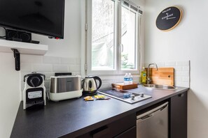 Fridge, stovetop, coffee/tea maker, electric kettle - Peaceful studio - 2P - Place de la Bastille (Paris)