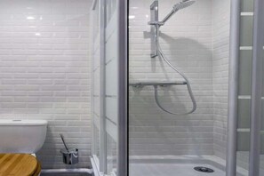 Shower, hair dryer, towels, shampoo