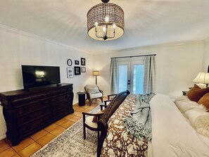 3 bedrooms, desk, iron/ironing board, travel crib