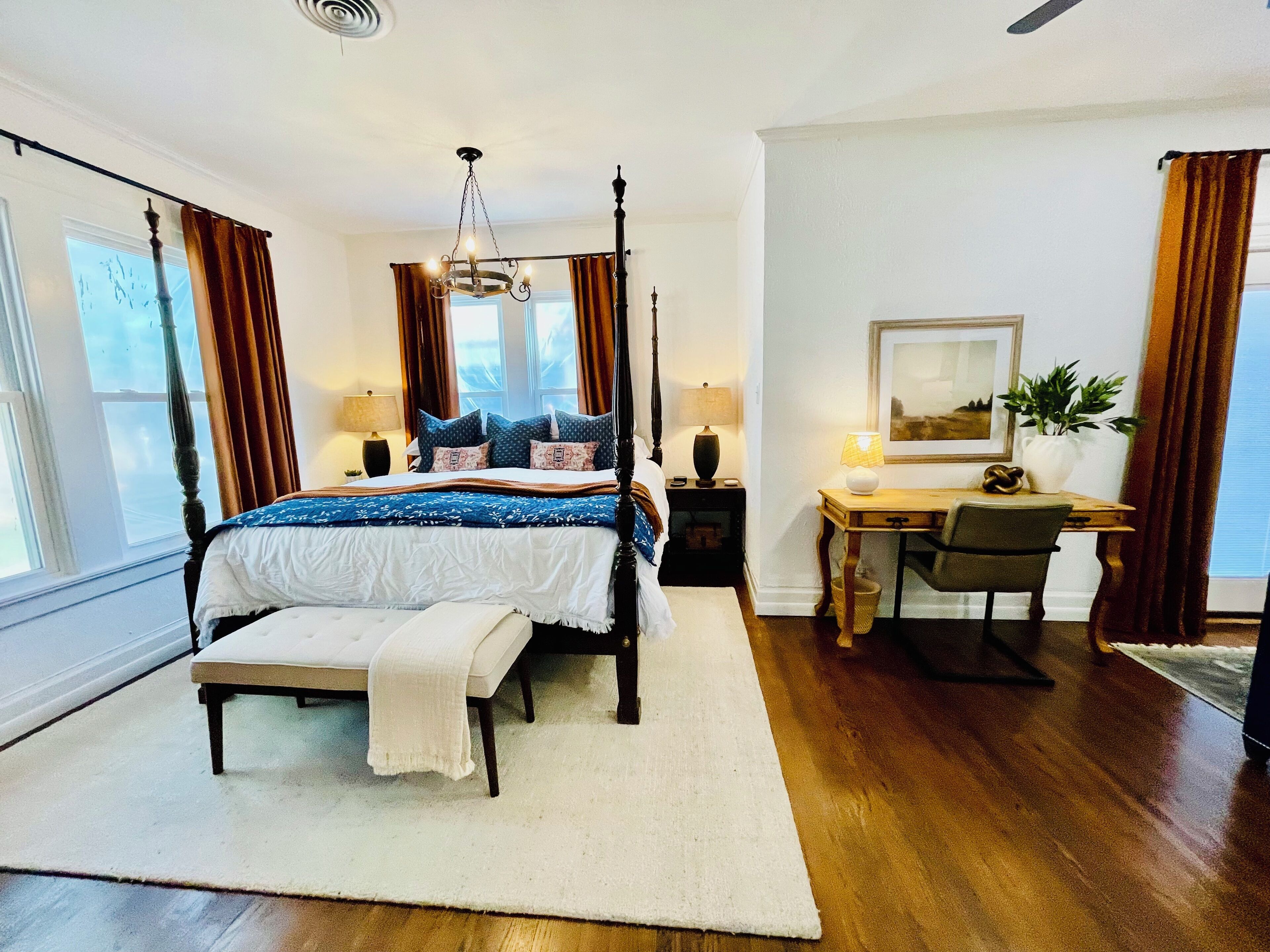 3 bedrooms, desk, iron/ironing board, travel crib