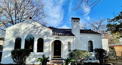 Three Bedroom, Historic, Charming Spanish Villa in Abilene TX!