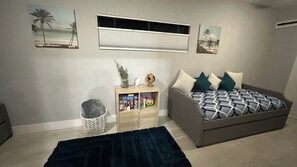 3 bedrooms, in-room safe, desk, iron/ironing board - Sea La Vie - Renovated 3BR Near Vanderbilt Beach (Naples)