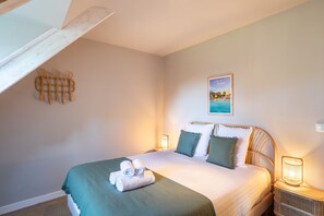 3 bedrooms, iron/ironing board, free WiFi, bed sheets