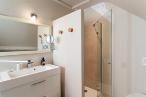 Hair dryer, towels