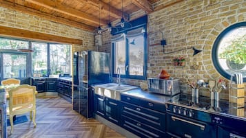 Kühlschrank, Mikrowelle, Ofen, Geschirrspüler