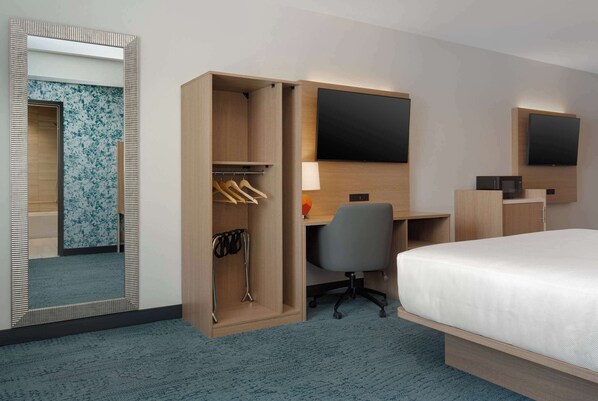 Suite, 1 King Bed with Sofa bed, Accessible, Non Smoking