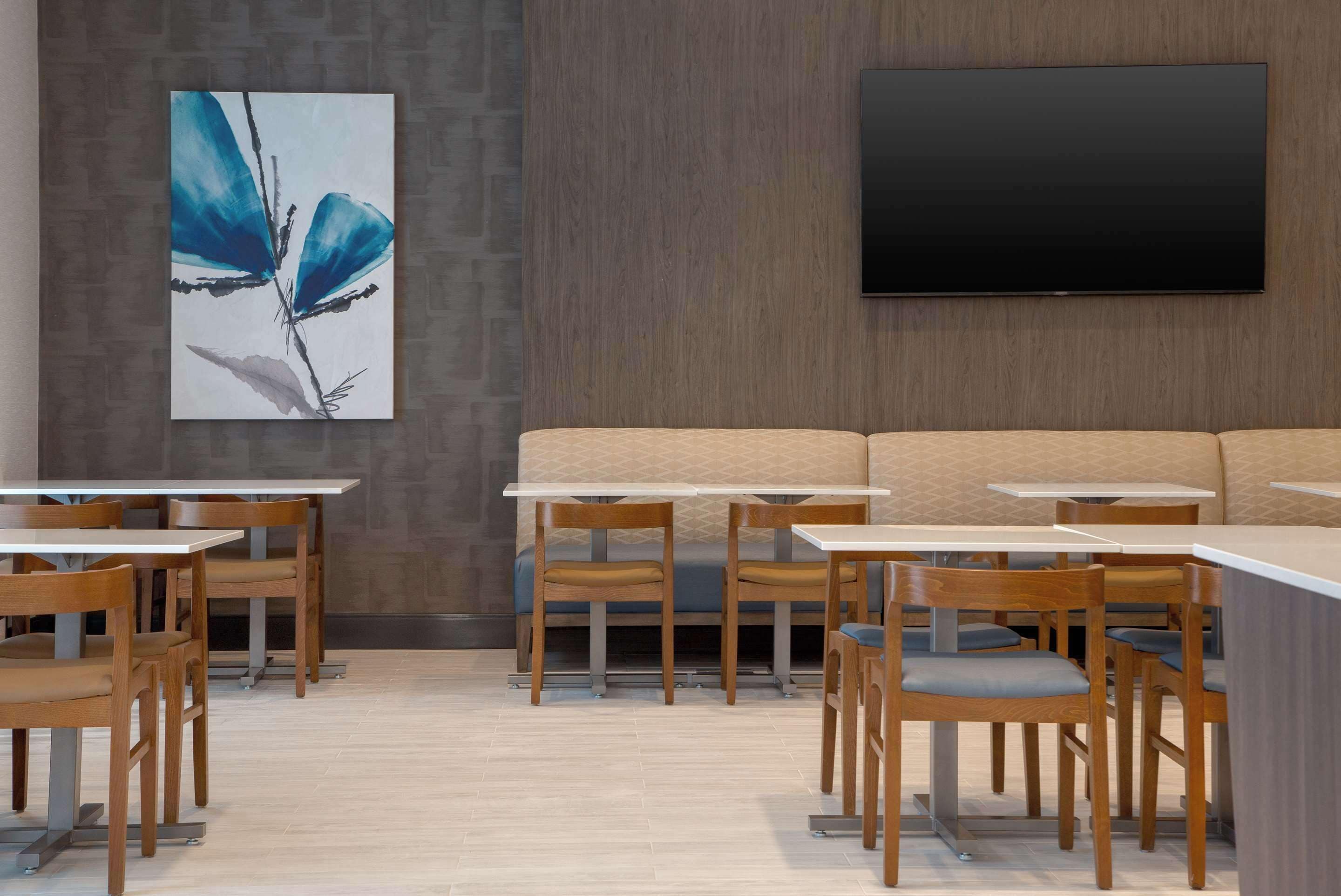 Bao gồm bữa sáng buffet hàng ngày 