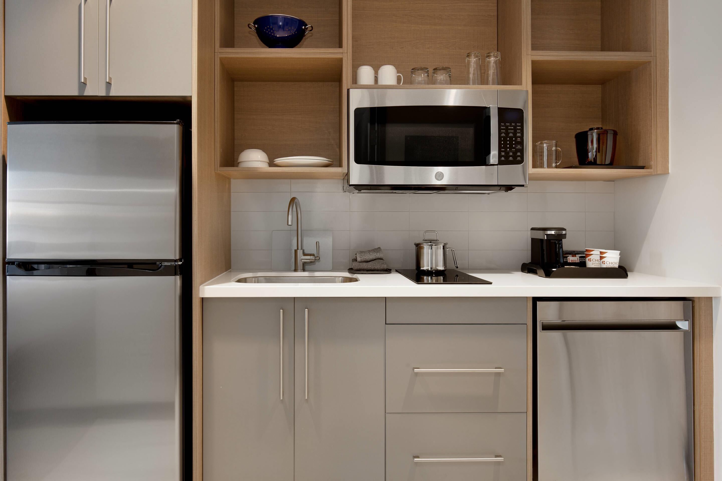 Rom, 2 queensize-senger, ikke-røyk | Skrivebord, skrivebord for bærbar PC, blendingsgardiner og lydisolert