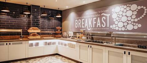 Daily continental breakfast (EUR 17.9 per person)