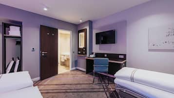 Standard Quadruple Room | Soundproofing, free WiFi