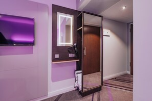 Double Room, Mobility Accessible (Barrier Free Room) | Soundproofing, free WiFi, bed sheets - Premier Inn Rosenheim City Lokhöfe (Rosenheim)