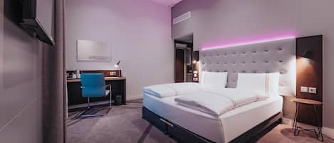 Double Room, Roll-in Shower | Soundproofing, free WiFi, bed sheets