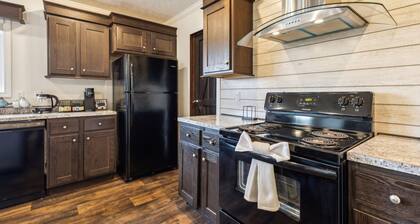 NEW! Sunsets & Serenity: Port Clinton Waterfront Stay