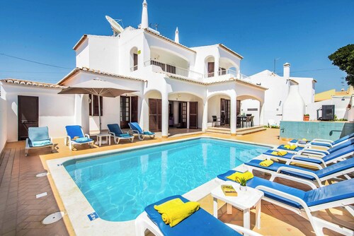 Villa Serenity - Vier Schlafzimmer Villa, Schläft 8