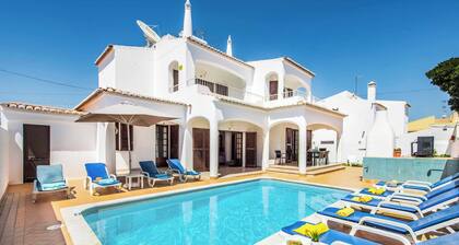 Villa Serenity - Vier Schlafzimmer Villa, Schläft 8