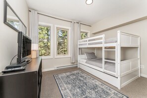 2 chambres, fer et planche à repasser, lit parapluie, Wi-Fi gratuit