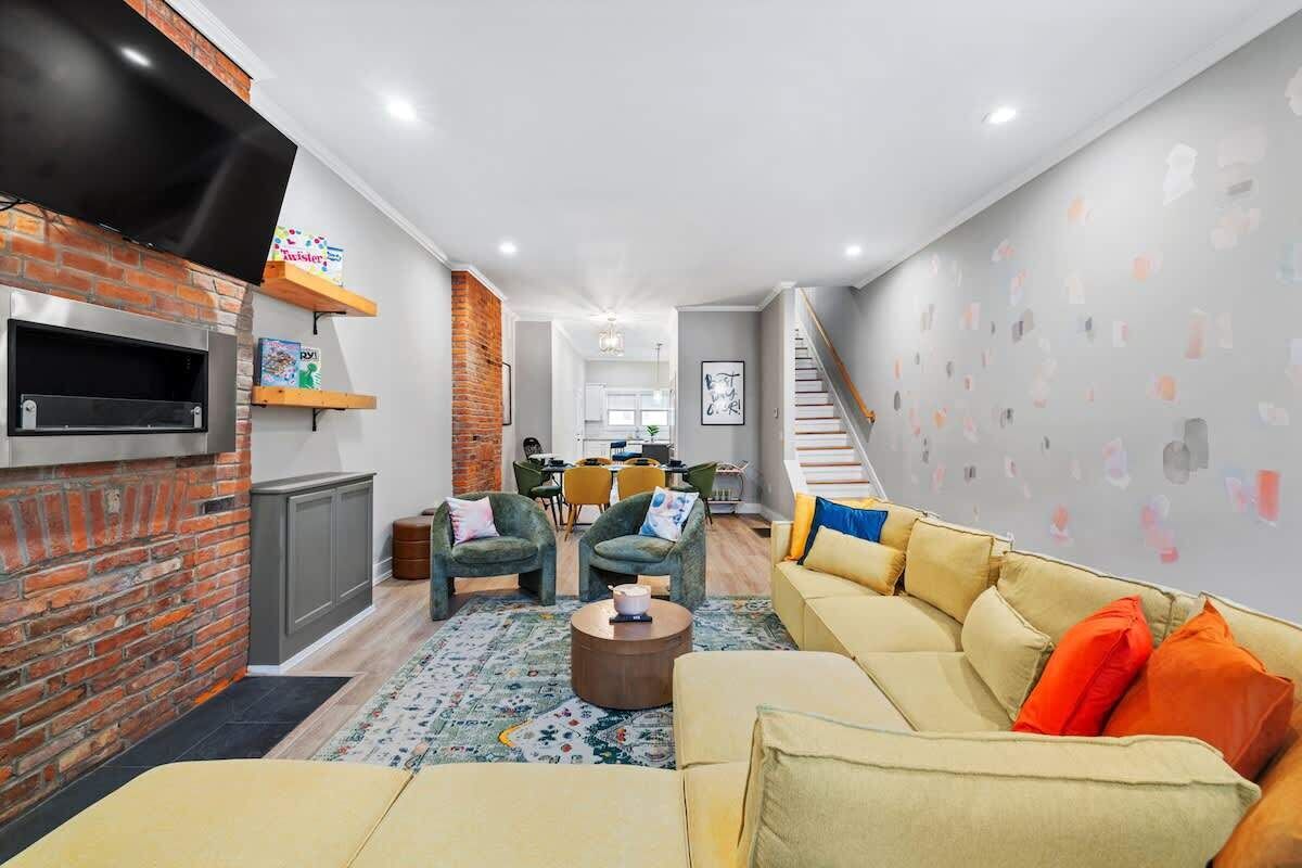 Smart TV, fireplace, offices