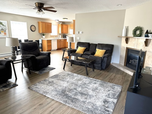 Rusty Rim Bike House Unit 1, Centrally located, 2 bed 1 bath