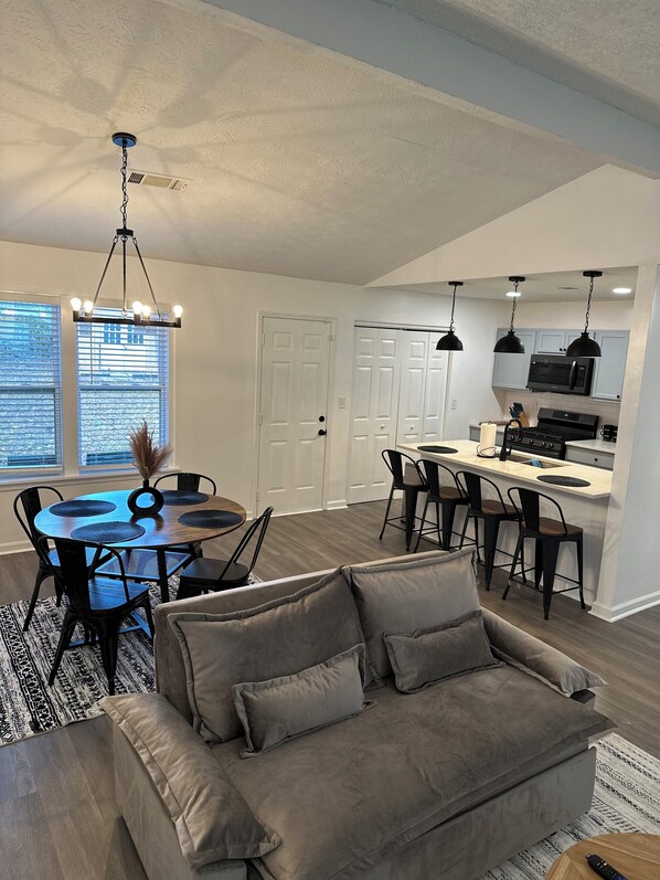 Interior - Open space -fully fenced home (Decatur)