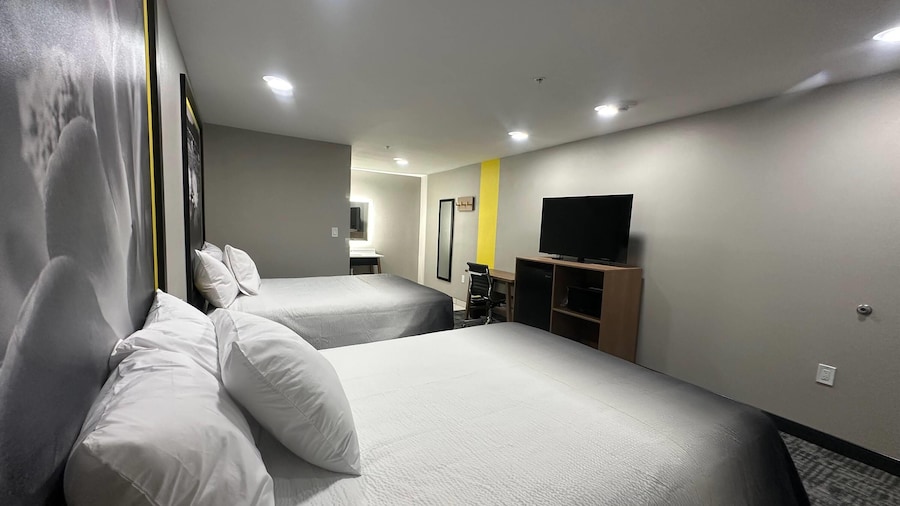 Super 8 BY Wyndham Lubbock Airport