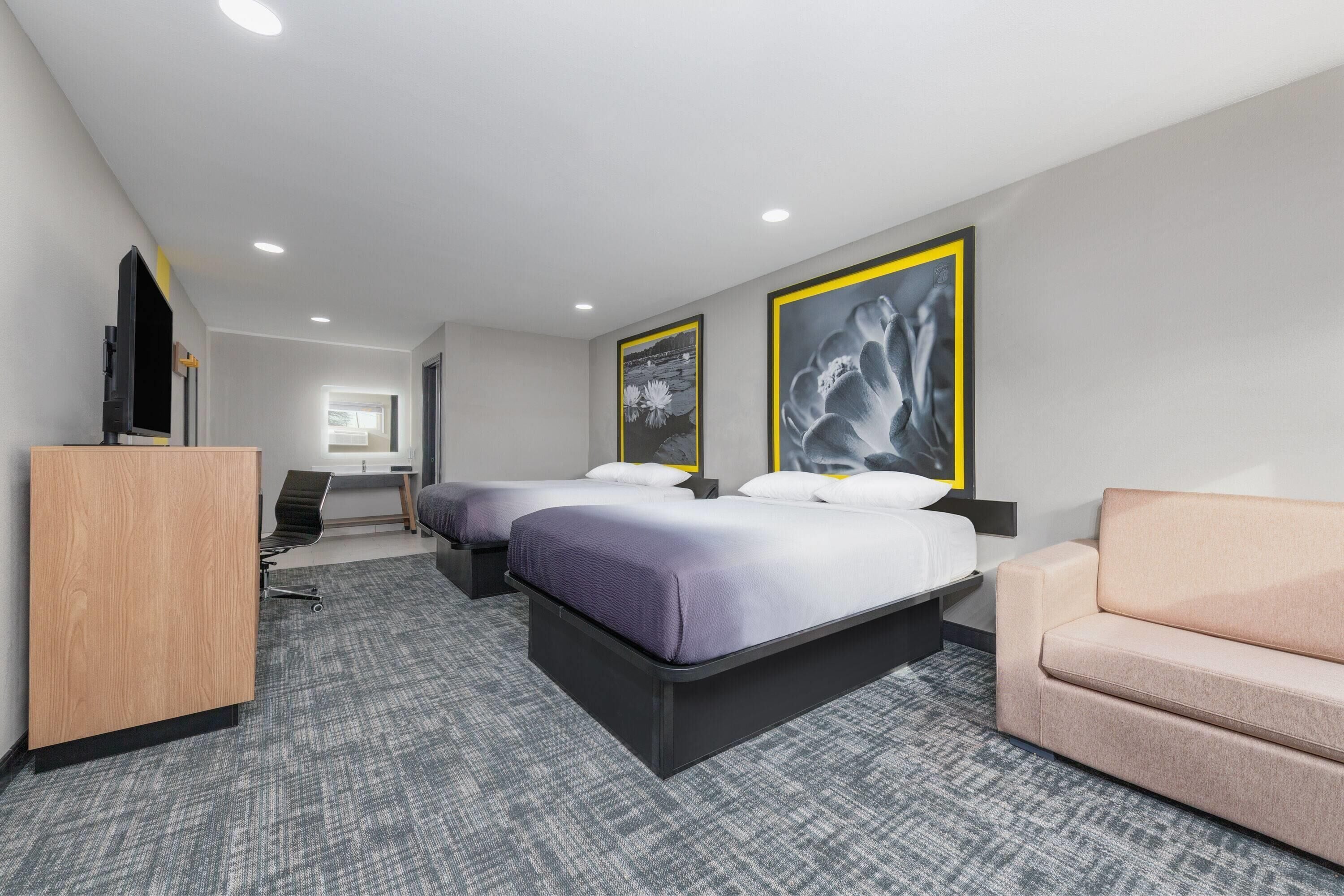 Deluxe Room, 2 Queen Beds, Non Smoking