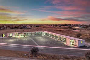 Exterior - Super 8 BY Wyndham Lubbock Airport (Lubbock)