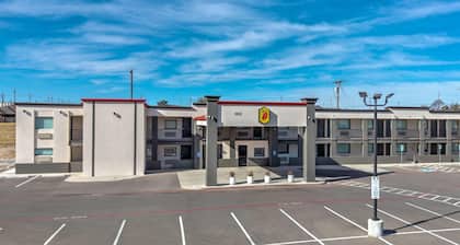 Super 8 BY Wyndham Lubbock Airport