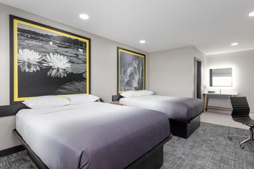 Super 8 BY Wyndham Lubbock Airport